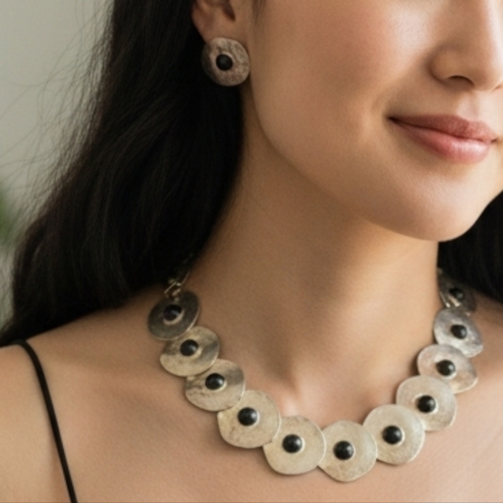 Vintage Hammered Disc Silver Black Onyx Cabochon Necklace Earrings Boho Luxe